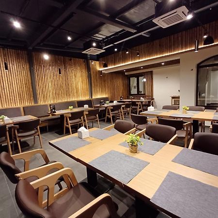 Pensiune & Restaurant Victoria Păltiniş Exteriör bild