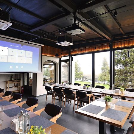 Pensiune & Restaurant Victoria Păltiniş Exteriör bild