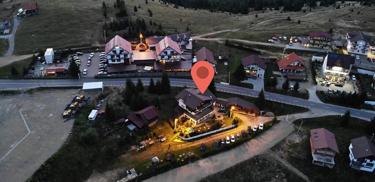 Pensiune & Restaurant Victoria Păltiniş Exteriör bild