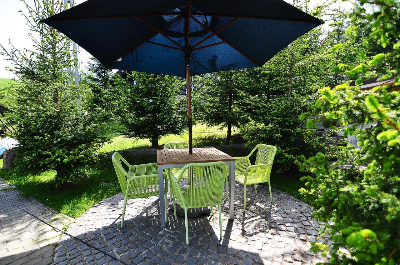 Pensiune & Restaurant Victoria Păltiniş Exteriör bild